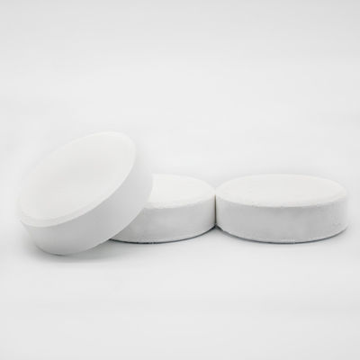 المواد الكيميائية Trichloroisocyanuric Acid Chlorine Tablet معالجة المياه 25kg / Drum Tcca 3 Inch